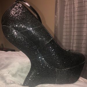 Heel-less shoe